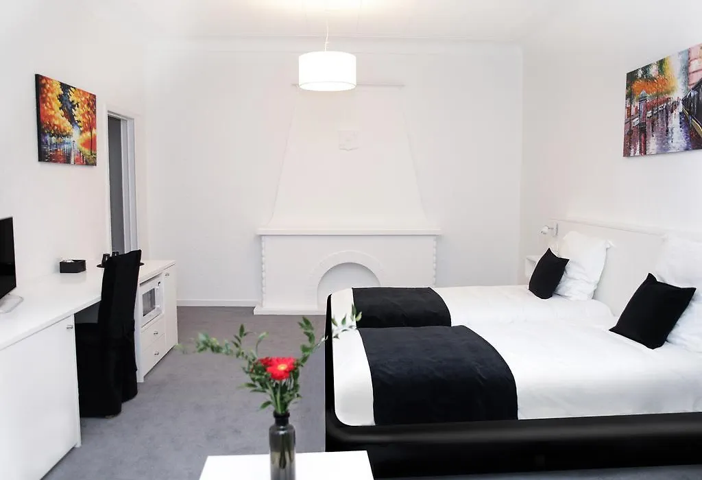 Hotel Satellite-1