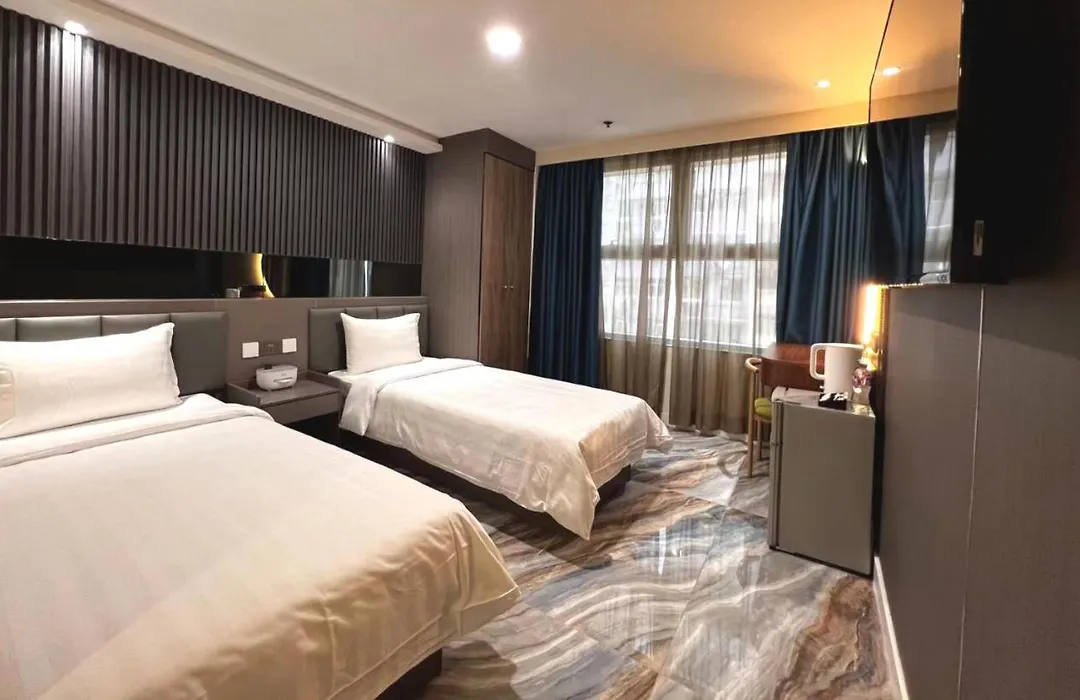 Hennessy Hotel-1