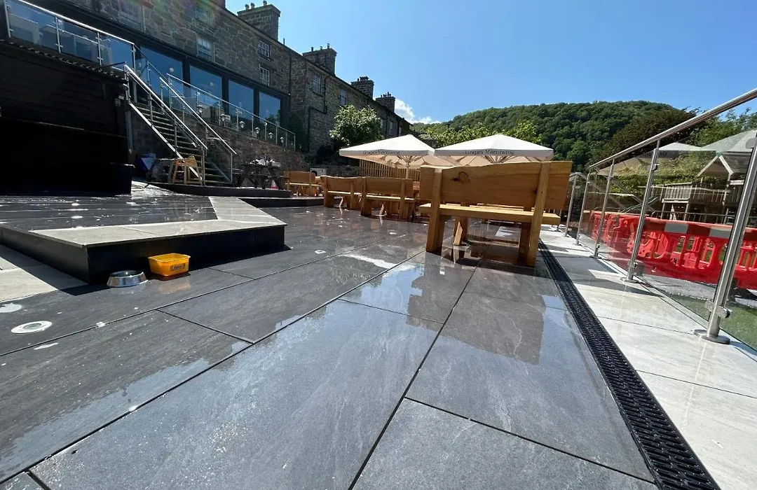 Grapes Hotel, Bar & Restaurant Snowdonia Nr Zip World-1
