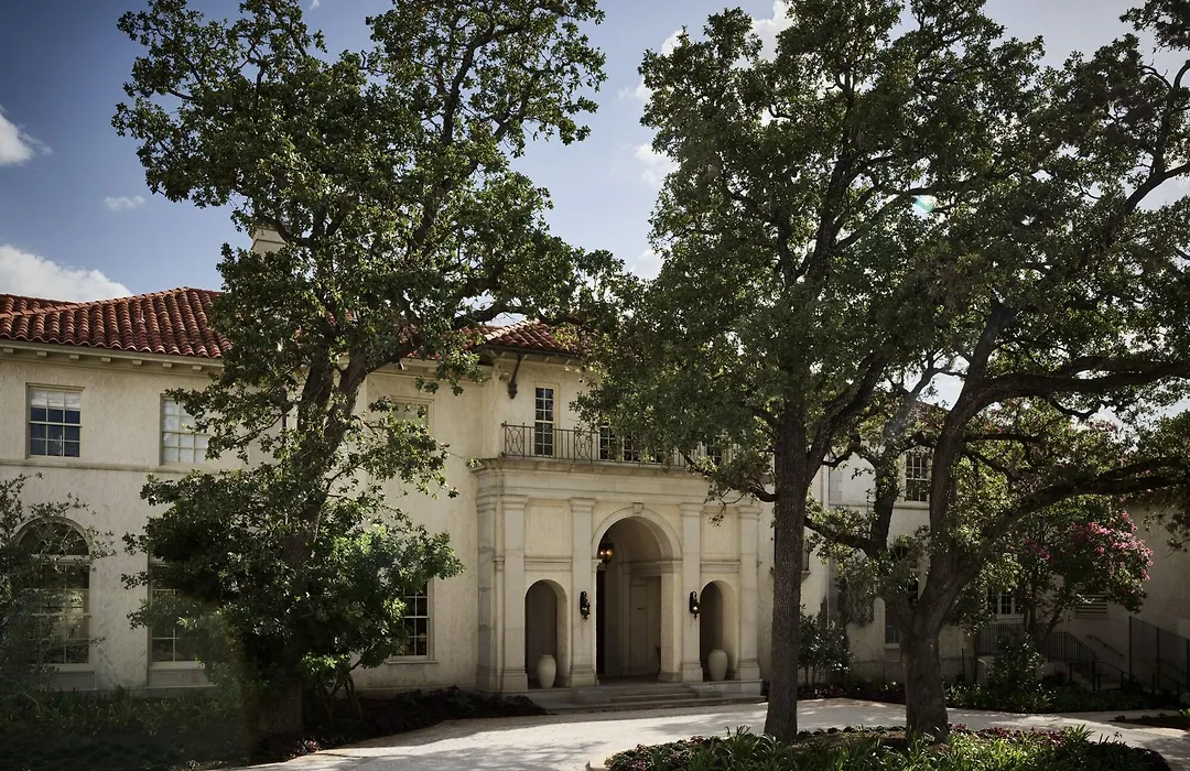 Commodore Perry Estate, Auberge Collection-1