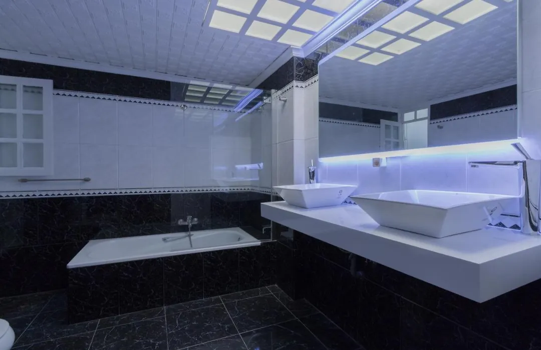 Las Palmas Smart Rooms-1