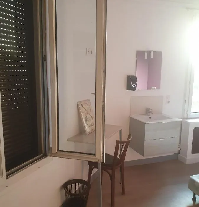 Hotel Aux Bons Amis-1