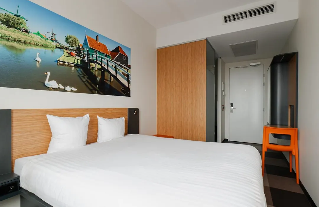 Easyhotel Amsterdam Zaandam-1