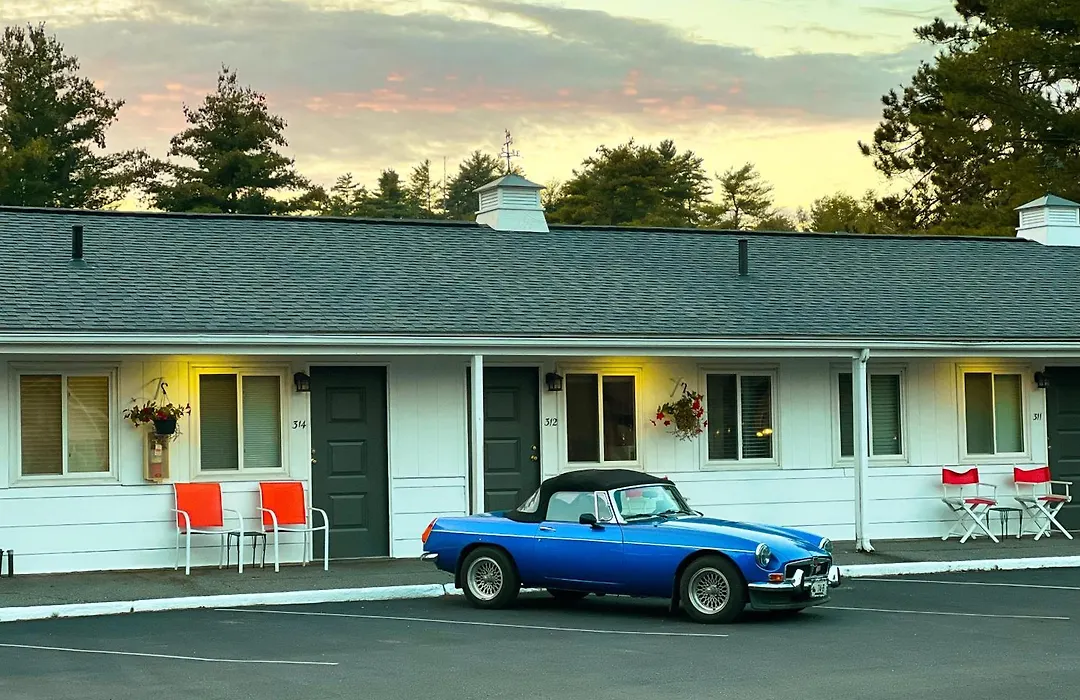 Stowe Motel & Snowdrift-1