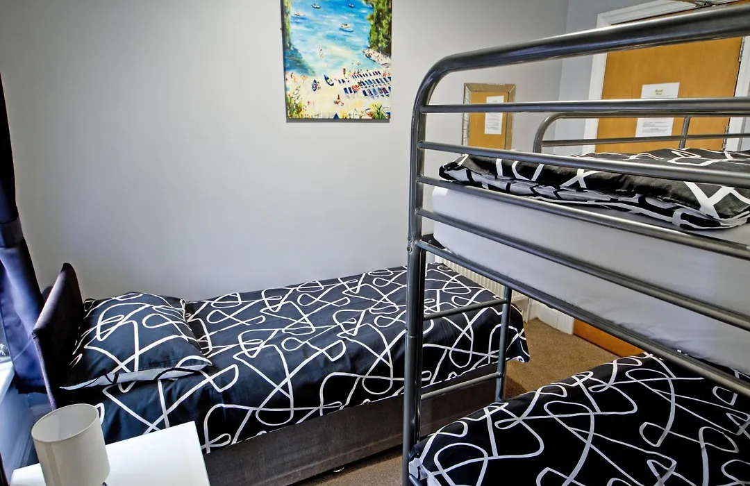 Rossall Guest House -Ideal For Families & Couples-1