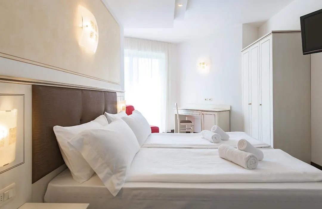 Hotel Sogno Del Benaco-1