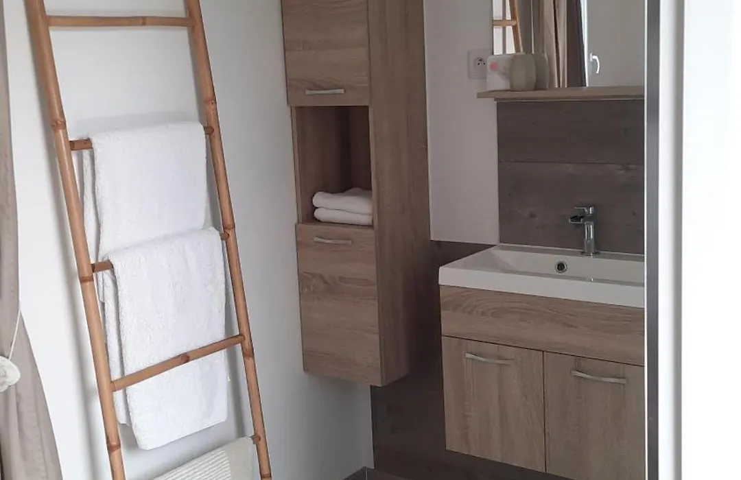 15' Cité de Carcassonne, chambre au calme, petit-déjeuner et jacuzzi en supplément-1
