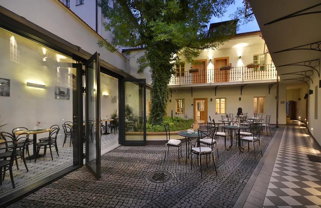 Hotel At The White Lily-1