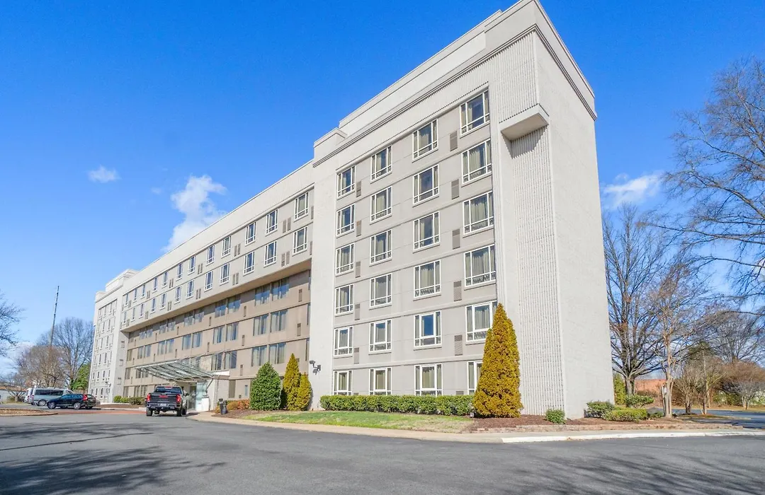 315 LoSo Hotel Airport-1
