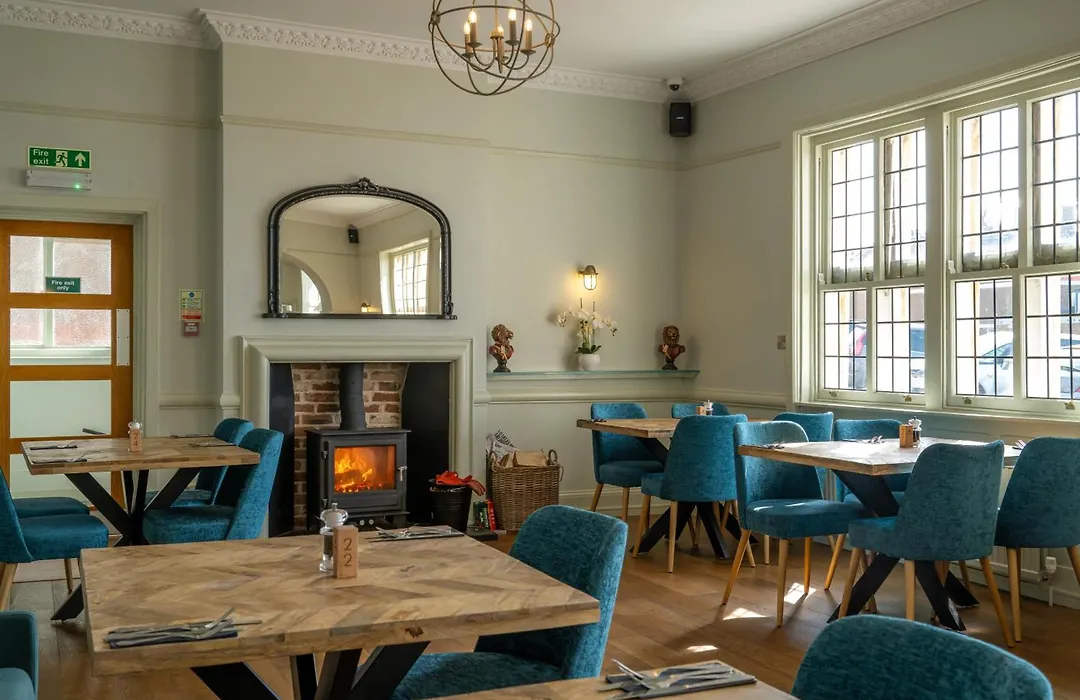 The Golden Lion Hotel-1