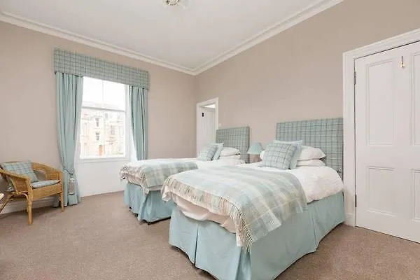 Golf Lodge Bed & Breakfast-1