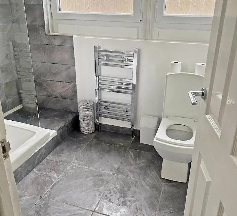 Albert Bridge Spacious Double Room-1