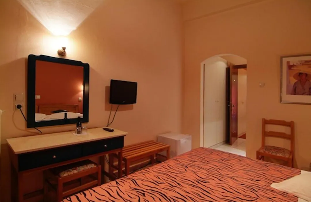 Hotel Varonos-1