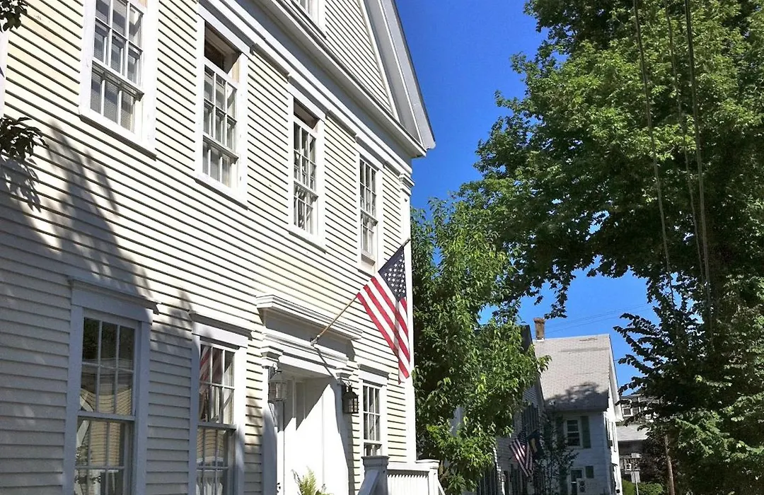 Benchmark Inn-1