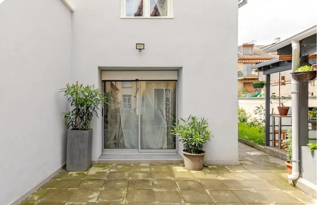 Maisonnette avec terrasse-1