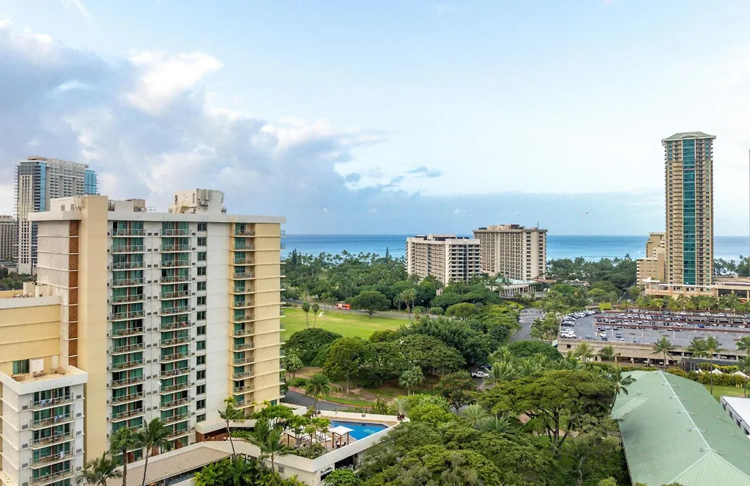Luana Waikiki Hotel & Suites-1