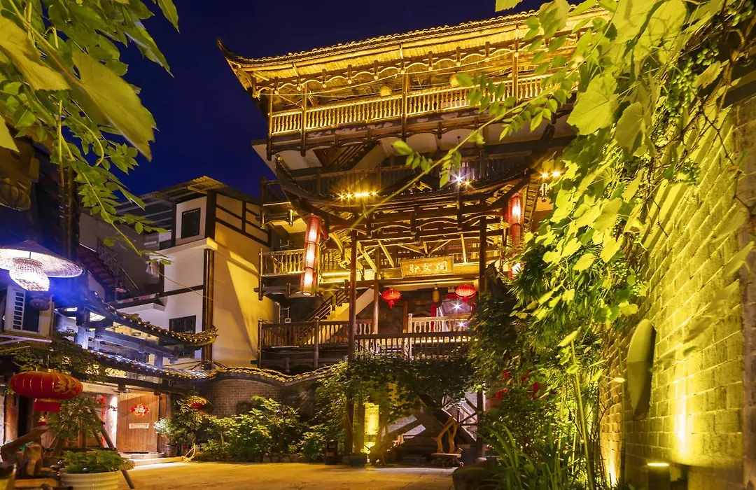 Butterfly Flowers Inn- Exclusive Location,Anicent Chinese Style, 2 Minutes Walk To Tianmen Mount Cableway,Free Pick Up Service Over 1 Nights, Free Fresh Coffee And Tea, Free Mini Lunch,Free Laundry,Itineary Planning, Attraction Tickets Serivce In Adv-1