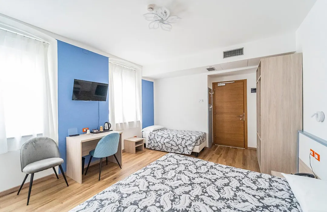 Hotel Italia-1