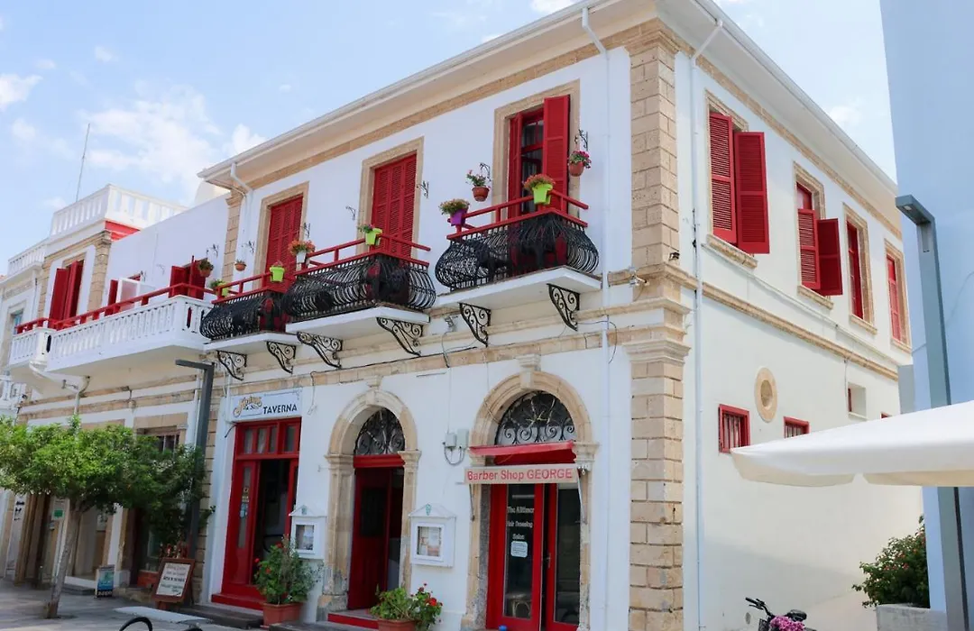 Kiniras Traditional Hotel & Restaurant-1