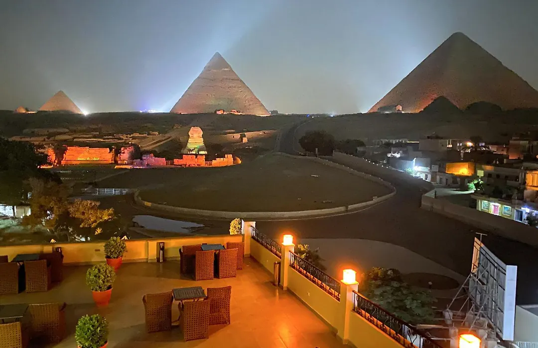 Egypt Pyramids Inn-1