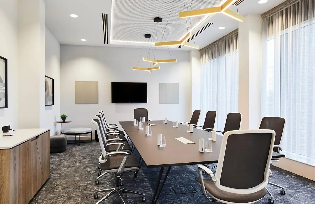 Courtyard By Marriott London City Airport-1