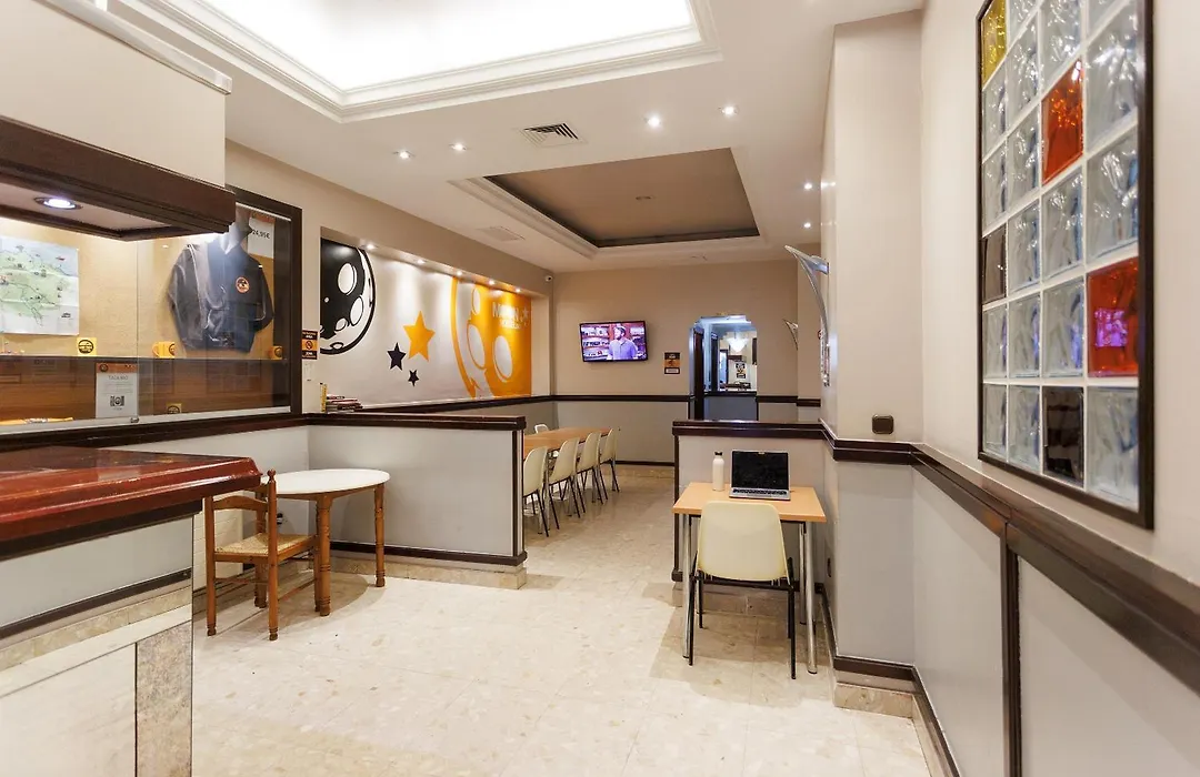 Moon Hostel Bio-1