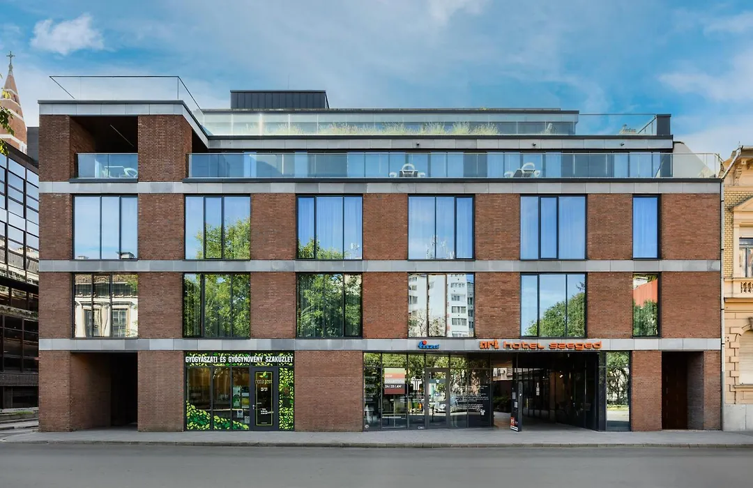 Art Hotel Szeged-1