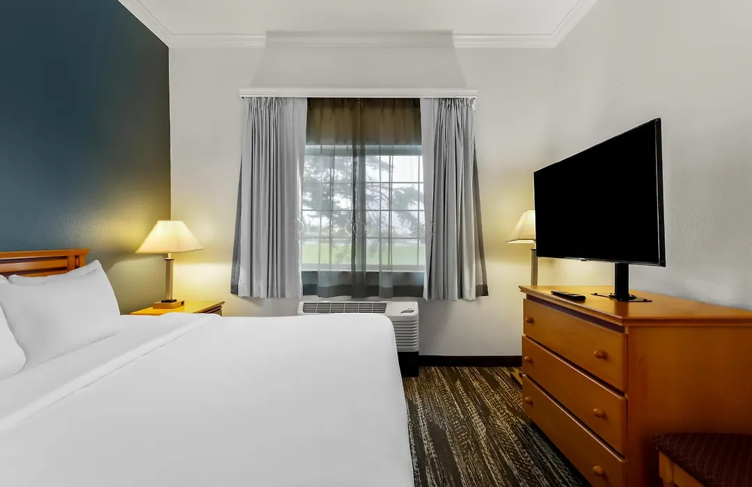 Clarion Suites Anchorage Downtown-1