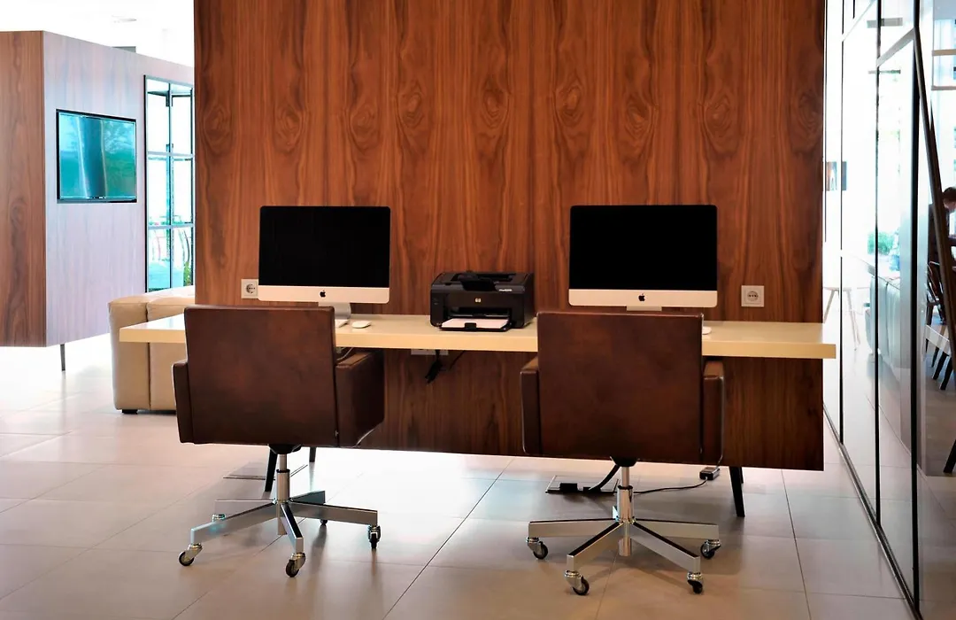 Courtyard By Marriott Amsterdam-1