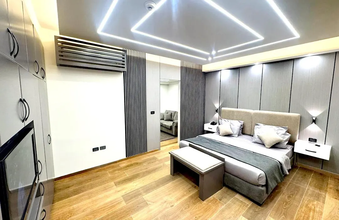 Queens Suite Hotel-1
