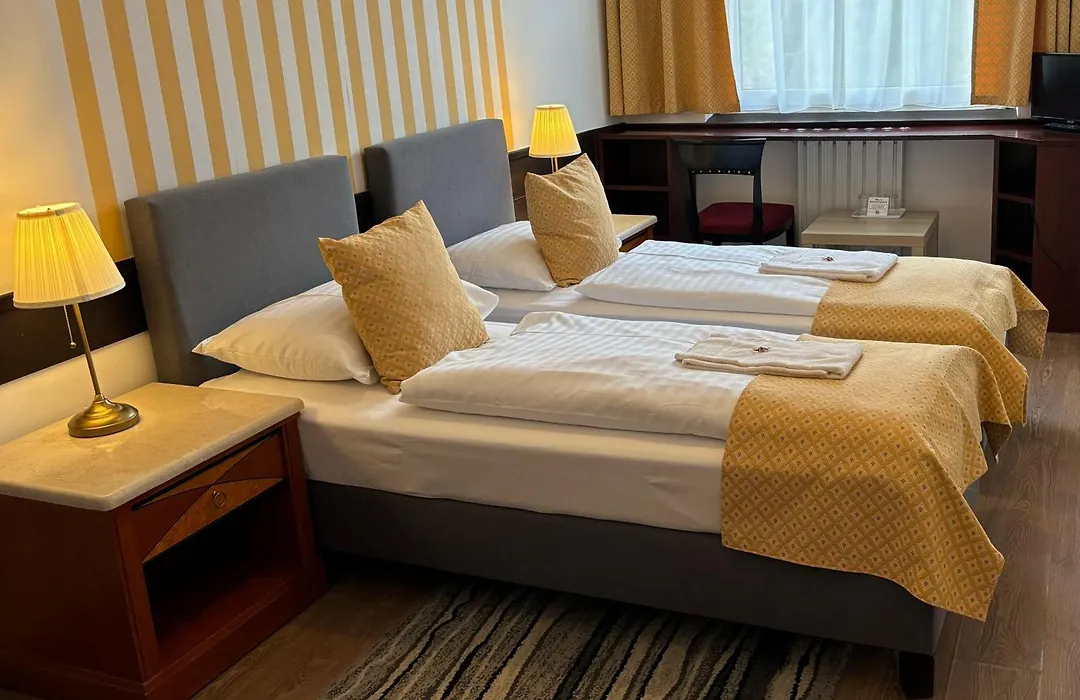 Hotel Gloria Budapest City Center-1