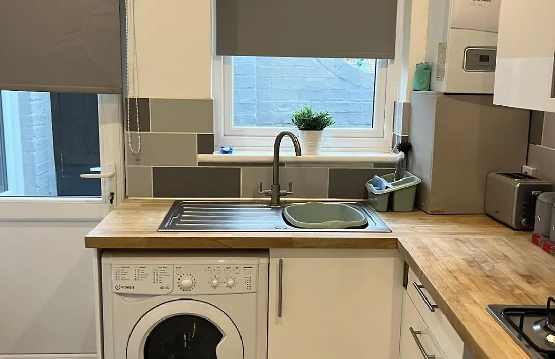 City Beach Airbnb Southend On Sea,-1