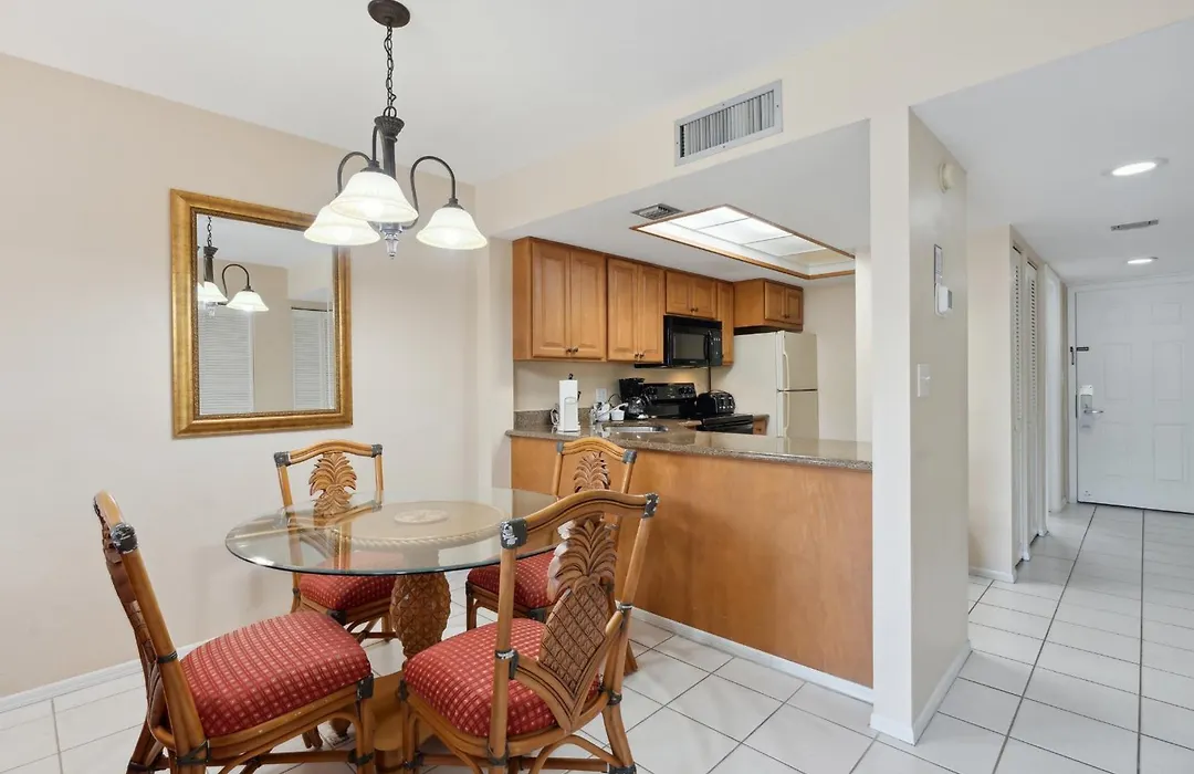 Park Shore Resort By Mike Z Rentals (Adults Only)-1