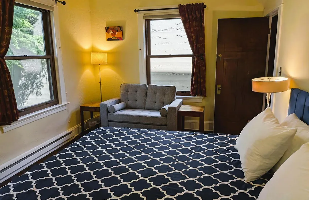 Bluebird Guesthouse-1
