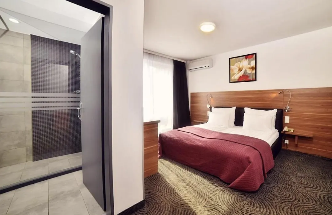 Hotel President-1