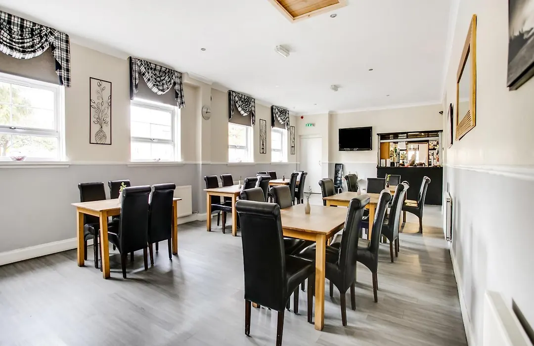 Oyo Gin House Hotel-1
