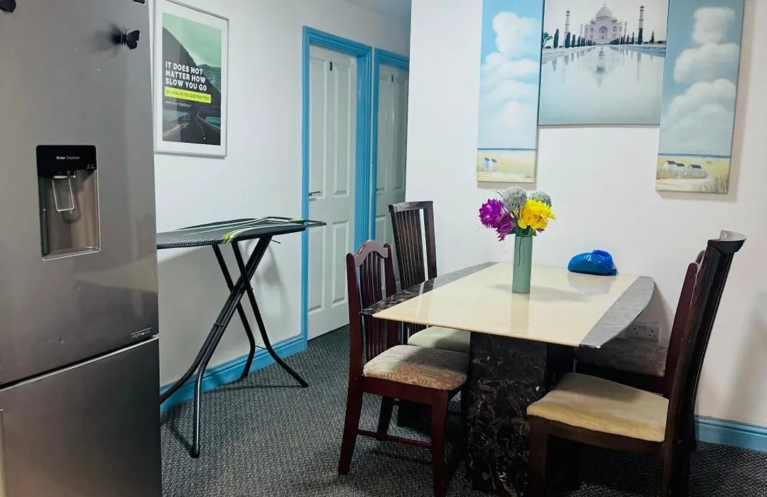 Unique Private Rooms - Bolton Central, Free Parking-1