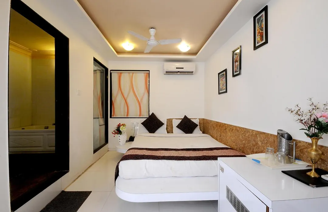 Hotel Vyankatesh & Pure Veg Restaurant-1