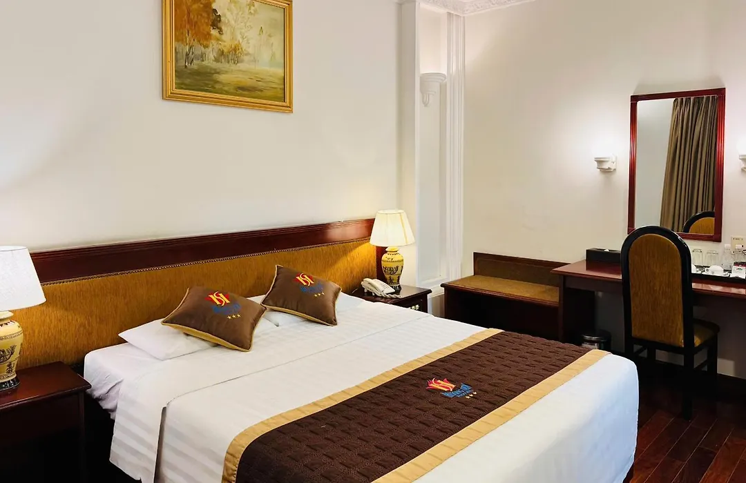 Huong Sen Hotel-1