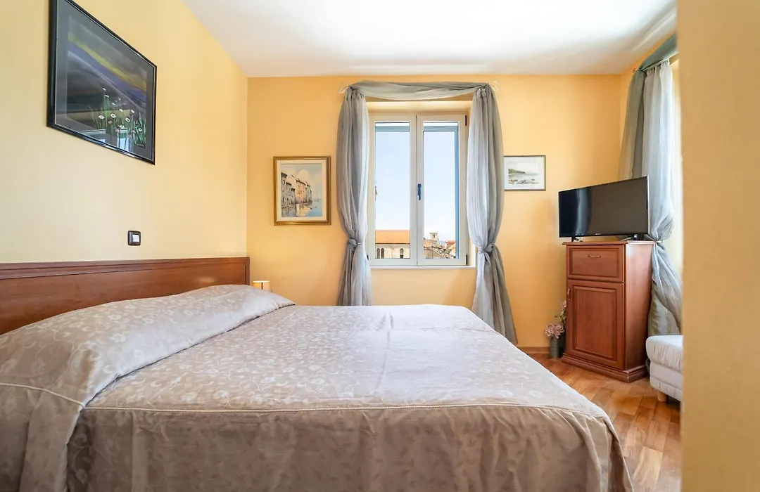 Hotel Peristil-1