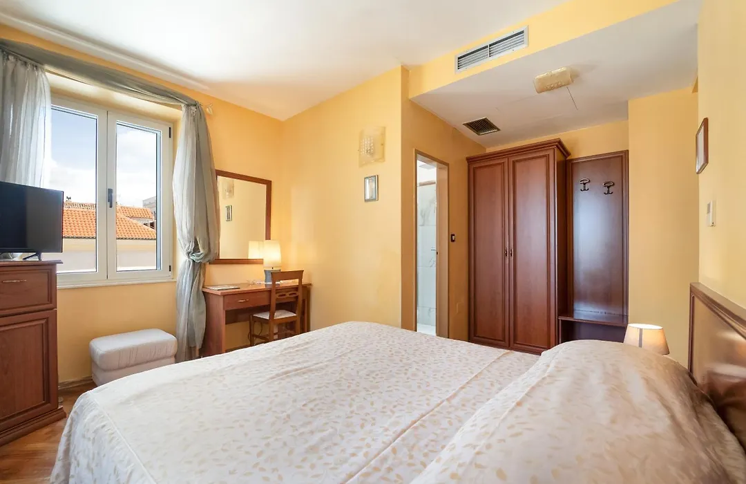 Hotel Peristil-1