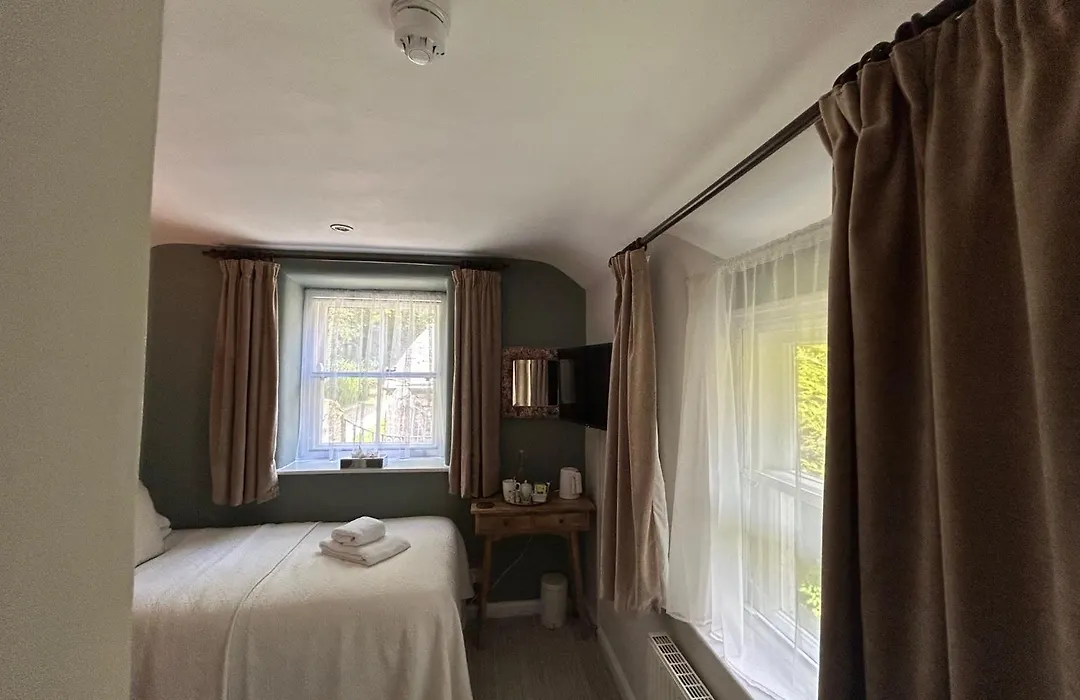 Yewfield Vegetarian Guest House-1