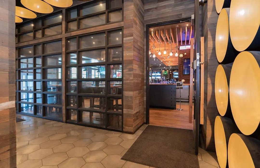 Sandman Signature Vancouver Downtown Hotel-1