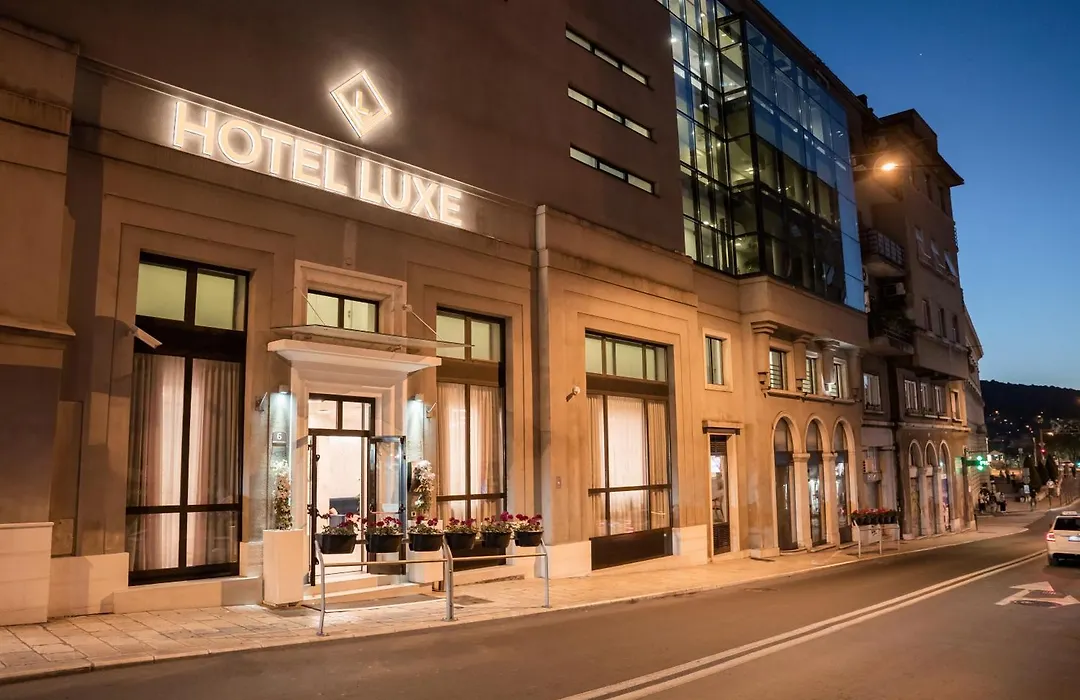 Hotel Luxe-1