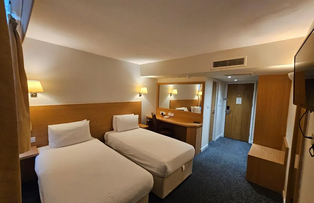 Oyo The Luton Hotel-1