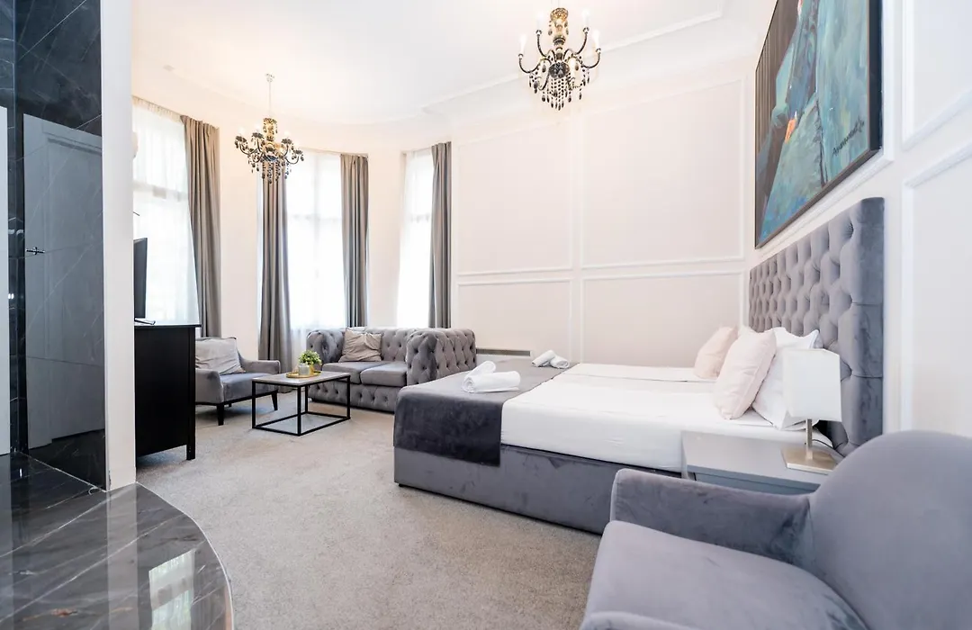 Kings Palace Suites-1