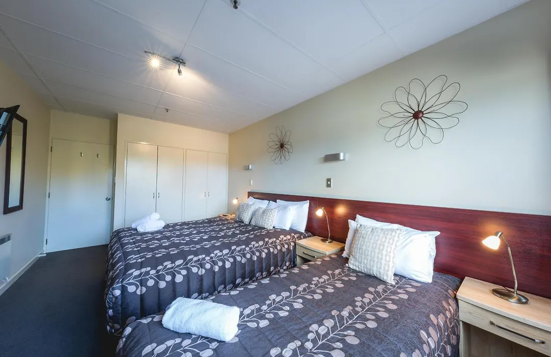 Lomond Lodge Motel & Apartments-1