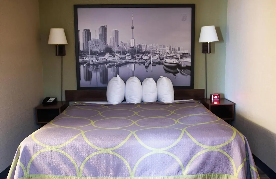 Super 8 By Wyndham Mississauga-1