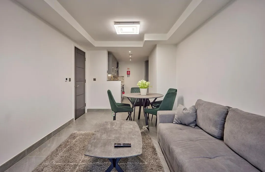 The Ashcroft Studios & Apartments With Free Parking-1