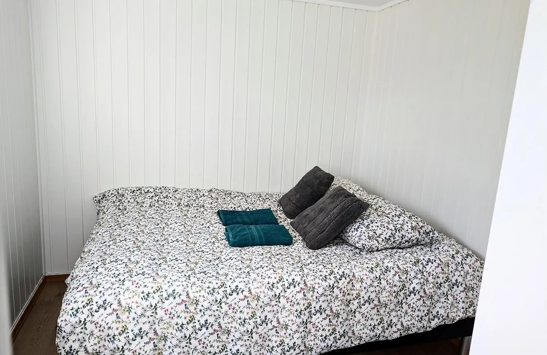 Aurora rooms in shared apartment nr2 We are doing privet Northen lights trips, reindeer trip&Fjord sommaroy trip-1